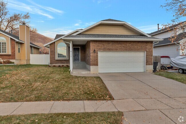 Building Photo - Beautiful Pet Friendly 4 Bed, 3 Bath Farmi... Rental