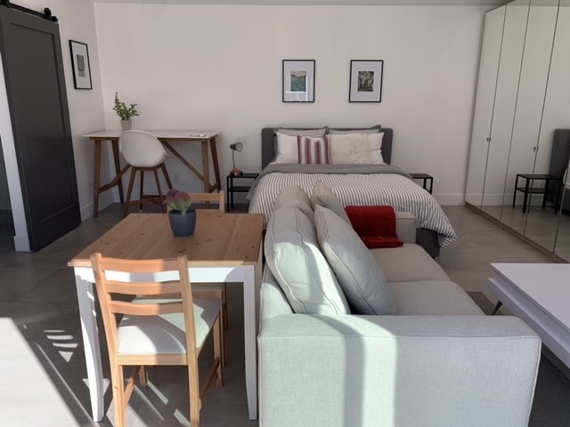 Photo - 2122 Kelton Ave Unidad A Rental