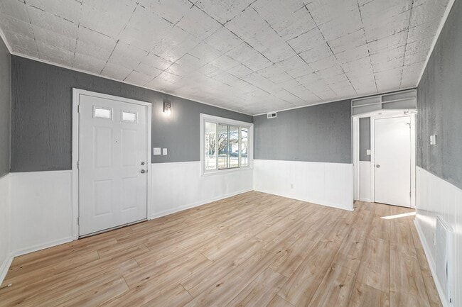 Photo - 2861 Woodland Ave