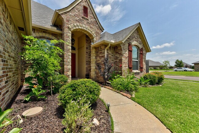 Photo - 301 SW 170th St