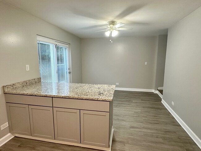 Photo - 1719 E Roosevelt Rd