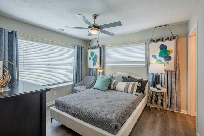 Photo - Southpoint Crossing