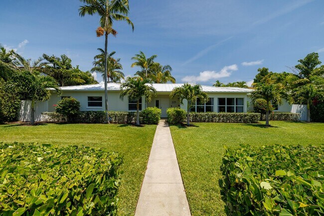 Photo - 225 Russlyn Dr