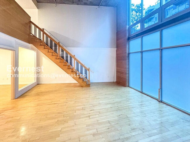 Photo - 2 Bed/2 Bath Condo with Underground Garage... Unidad APT 104