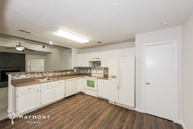 Photo - 105 Caprock Dr