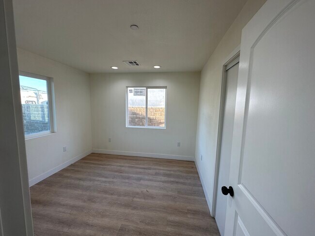 Photo - 10730 Crockett St