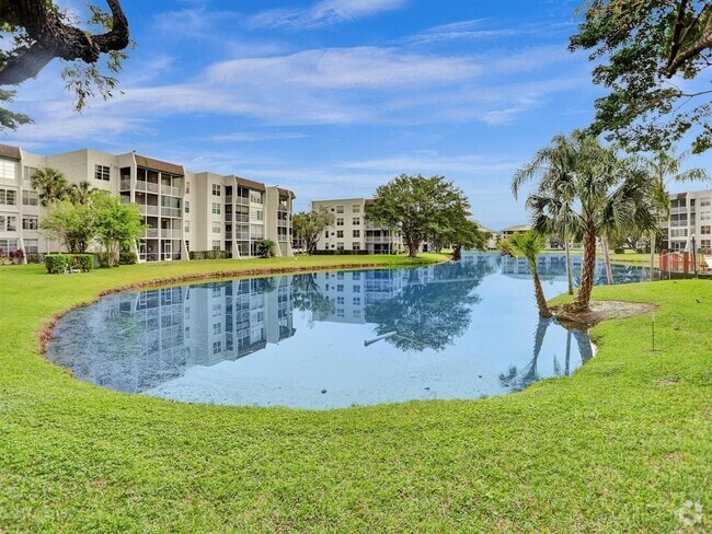 Building Photo - 9330 Lagoon Pl Unit 301 Rental