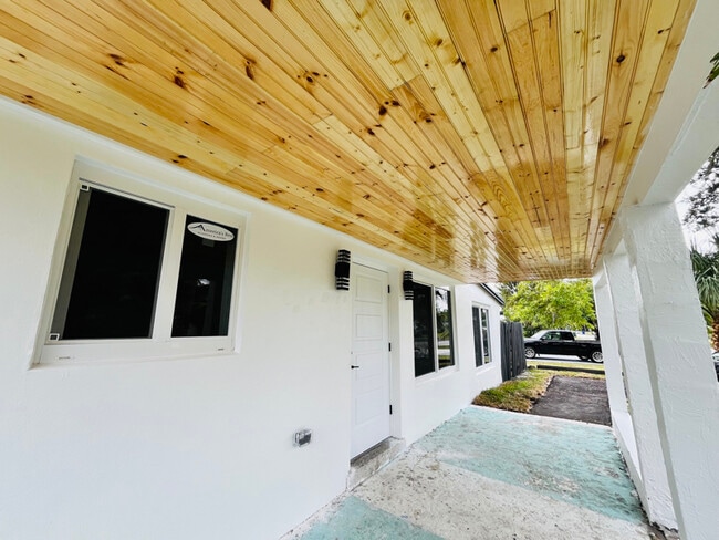 Photo - 1612 E River Dr