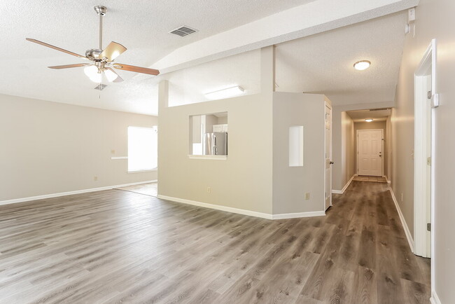 Photo - 1669 Spring Branch Dr W