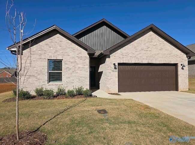 Photo - 18048 Longleaf Dr