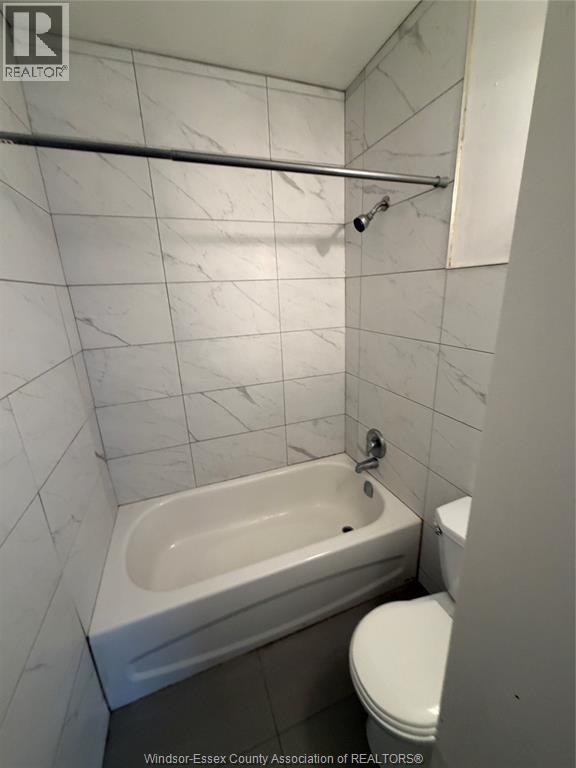 Photo - 2250 Howard Ave