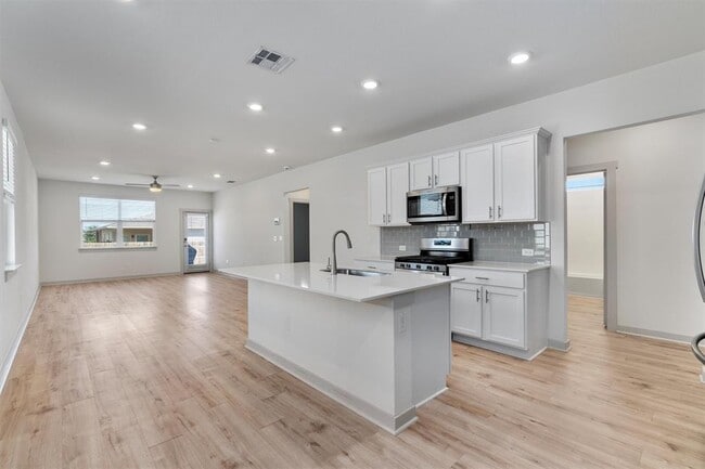 Building Photo - 8206 Linda Michelle Ln