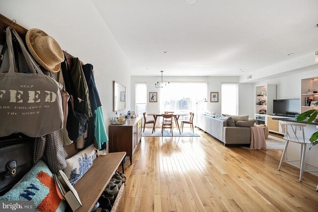Photo - 2012 Frankford Ave Unit 5D