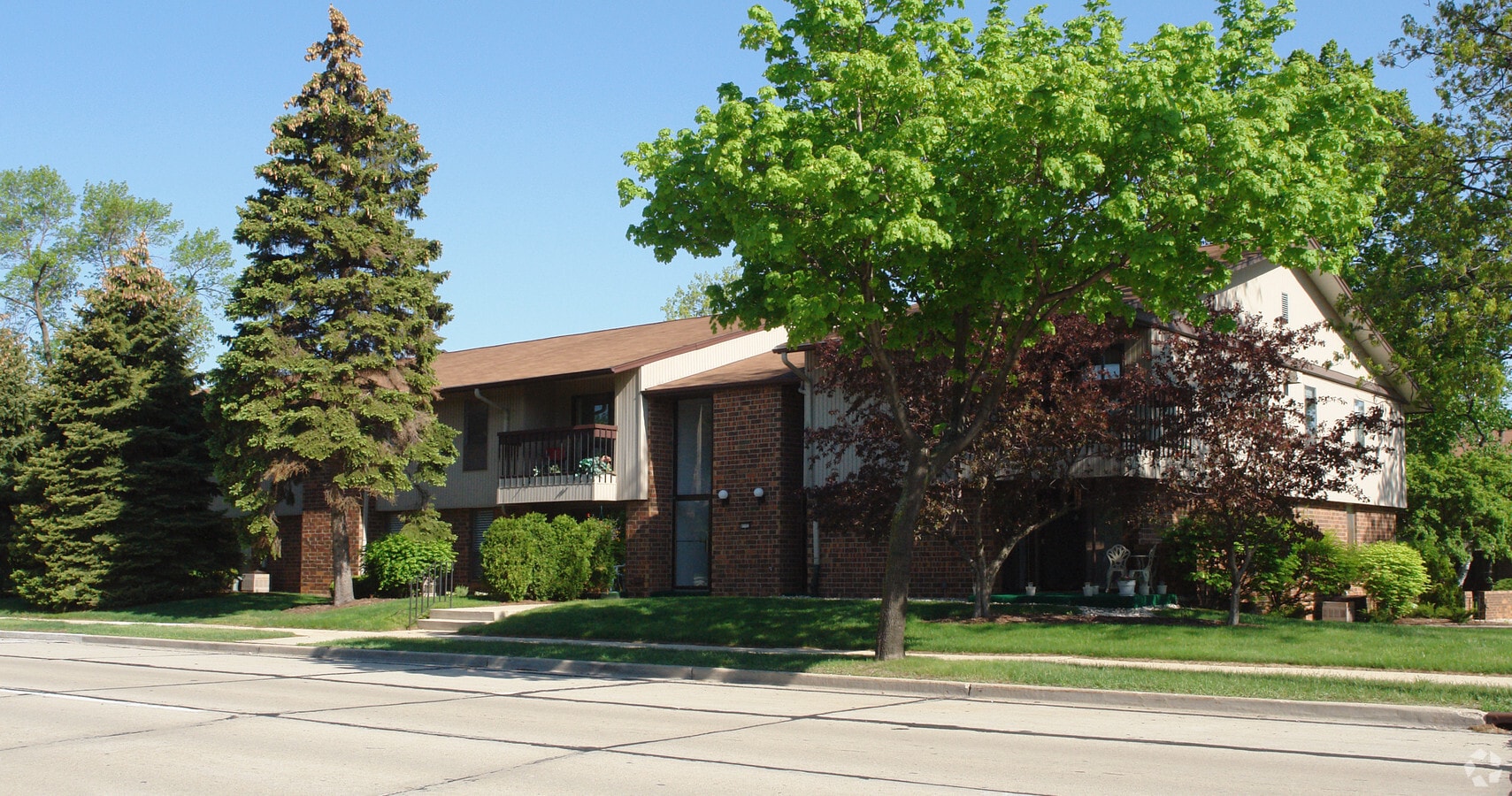 Hickorywood Condominiums - Hickorywood Condominiums