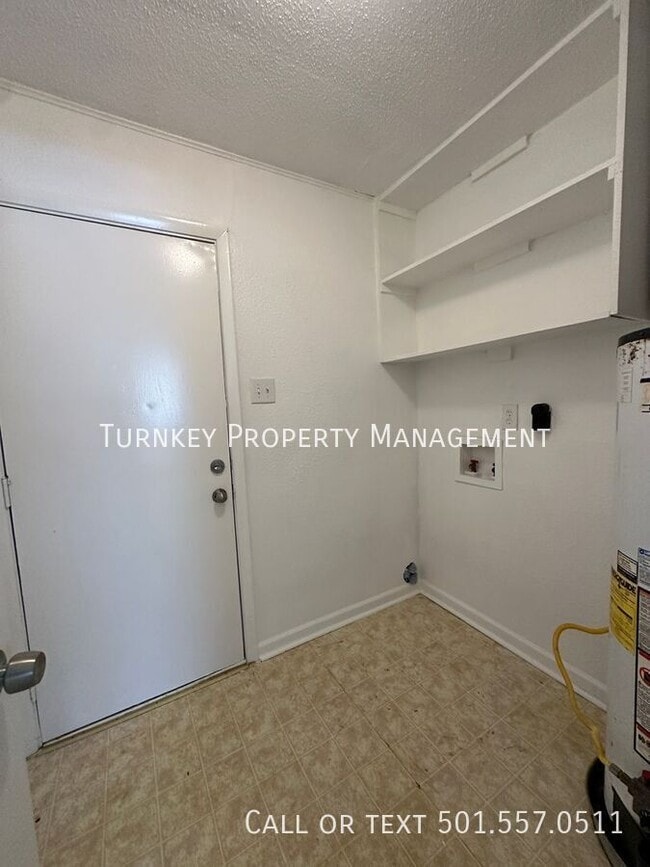 Photo - 204 Smart St