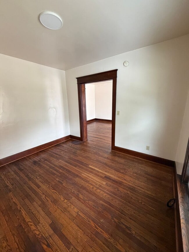 Photo - 307 Poplar St