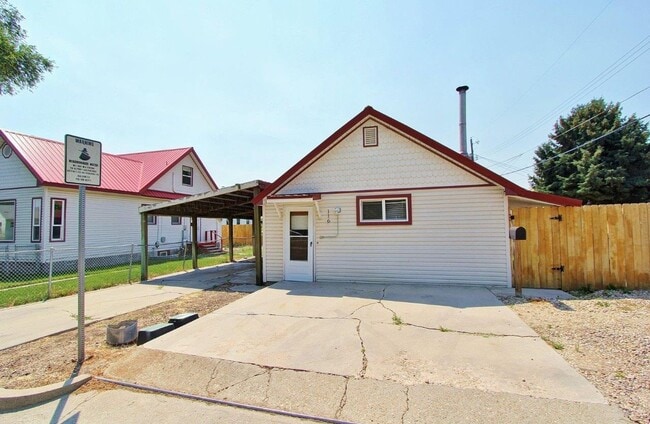 Charming Single-Level Studio Home - Charming Single-Level Studio Home
