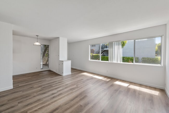 Photo - Wavecrest Lanai Apartments