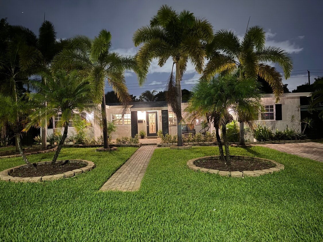 Photo - 421 NW 39th St (Oakland Park, FL)