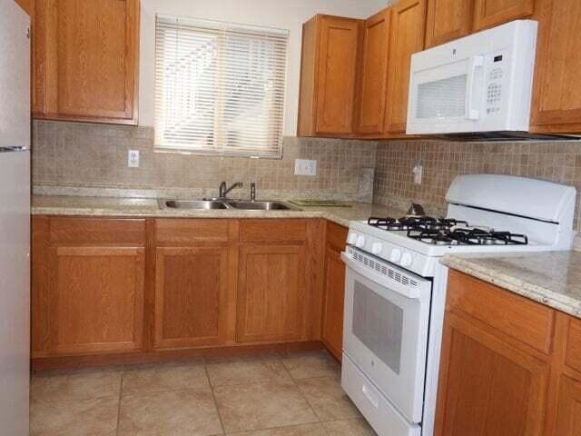 Photo - 2401 Chelwood Park Blvd NE Unidad B-1