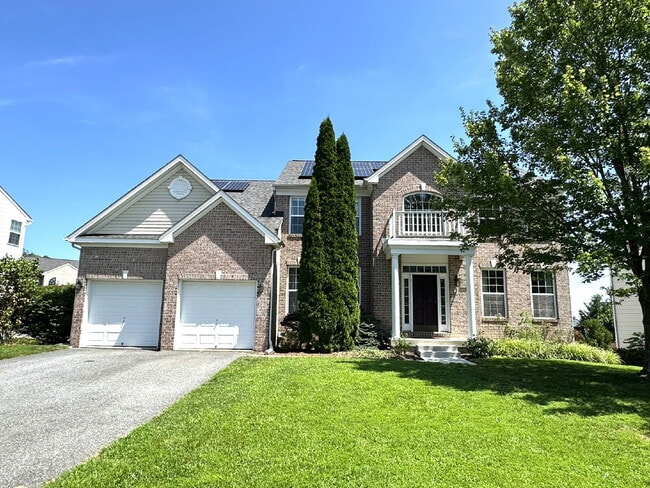 Building Photo - Gorgeous 6-Bedroom 3.5-Bath Colonial in Ma... Rental