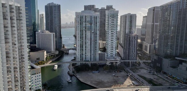 Photo - 90 SW 3rd St Unidad 3710