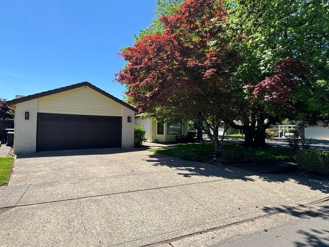 Photo - Beautifully landscaped 3 bed/2 bath home in Springfield