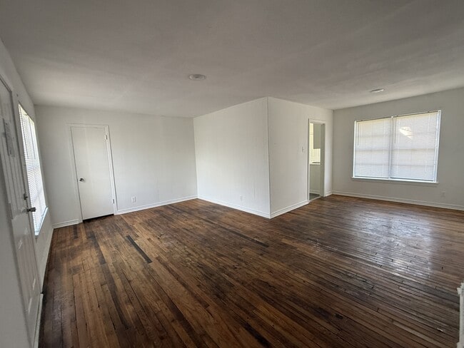 Photo - 15 MacArthur Dr