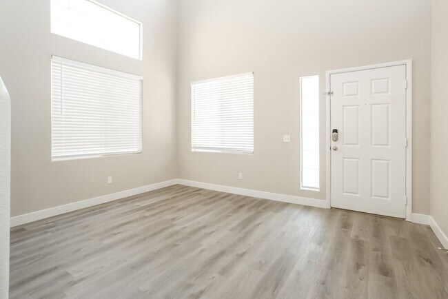 Photo - 7805 Esteem St