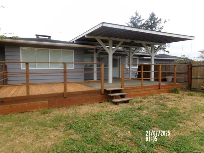 Building Photo - 3bd 2ba with 4 garages Rental