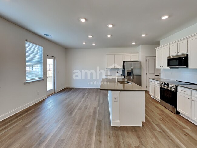 Photo - 1032 Highland Walk