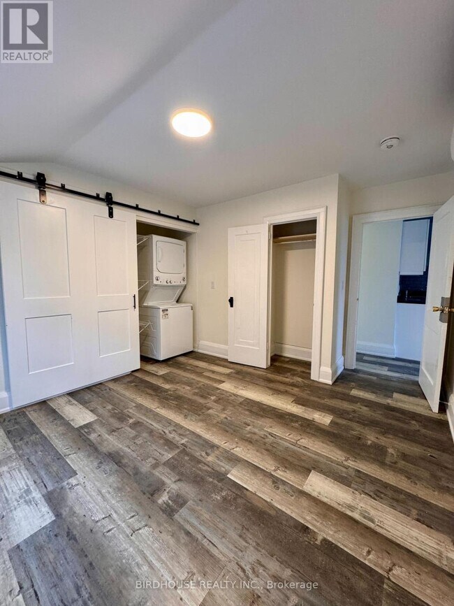 Photo - 19 Cambridge St S