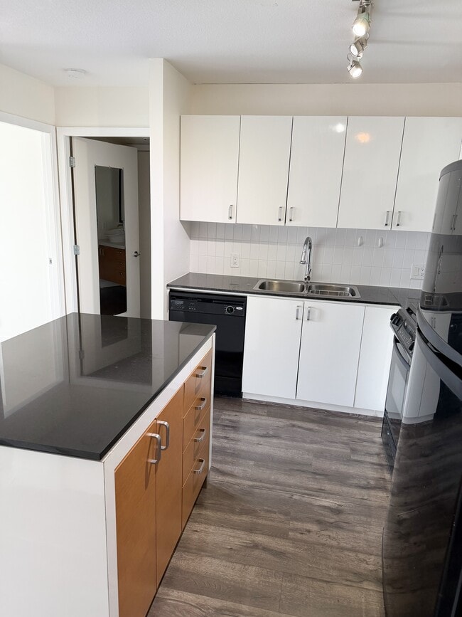 Photo - 151 2nd St W