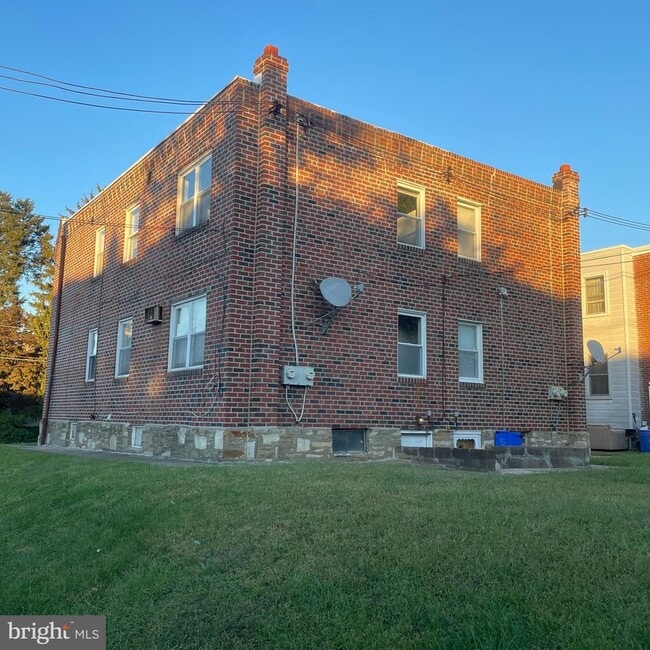 Building Photo - 1126 Faunce St