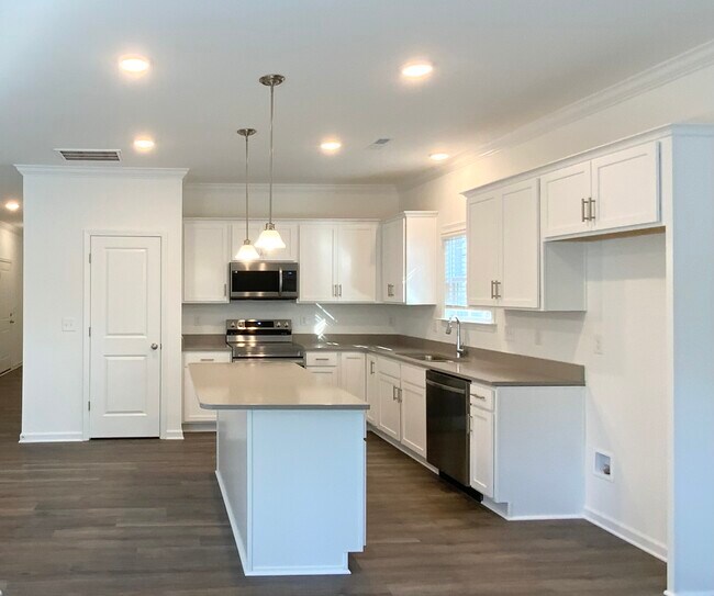 Photo - 832 Sagemount St