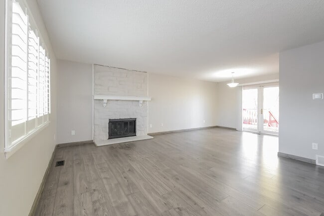 8887 W 86th Ave