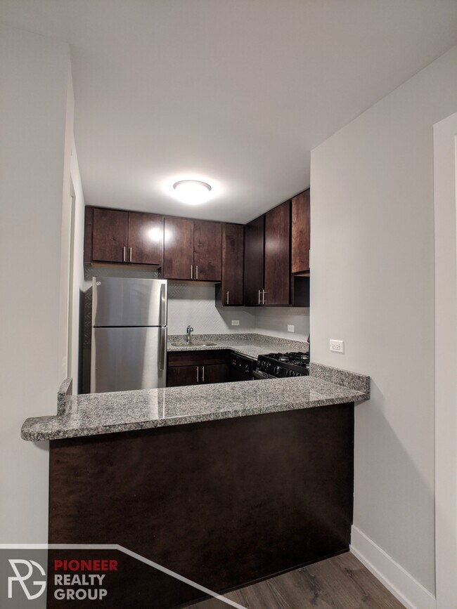 Photo - 546 W Surf St Unit 309