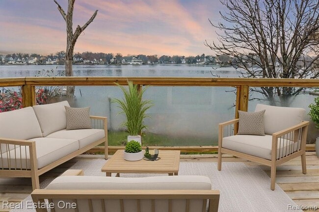 Photo - 121 N Shore Dr