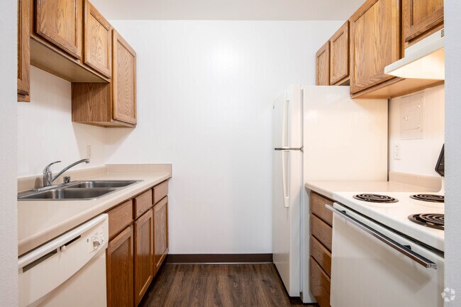 Kitchen - CANTERBURY COURT APARTMENTS