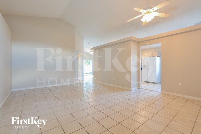 Photo - 521 Finch Ln