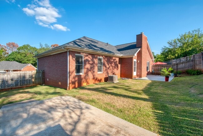 Photo - 1000 Eagle Pass Way