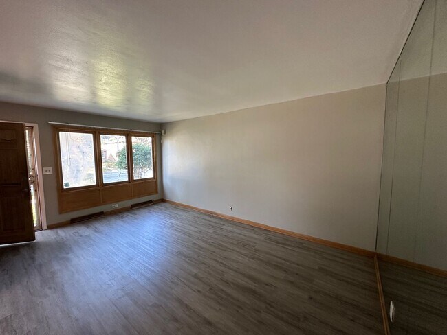 Building Photo - 4650 N 68th St Unit 4650 (Lower ) Rental