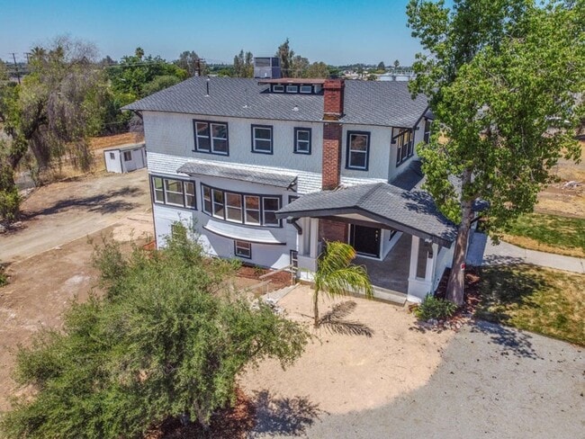 Building Photo - 1019 N Main St