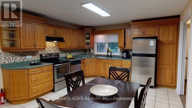 Photo - 443 Castlegrove Ct