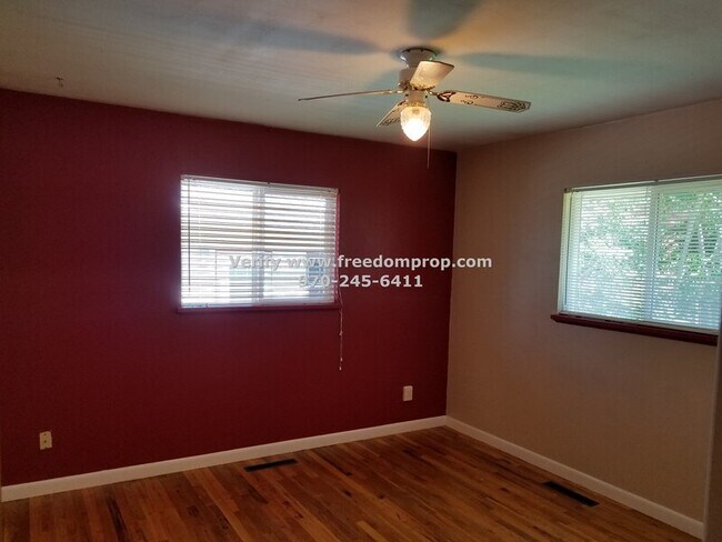 Photo - 825 Belford Ave