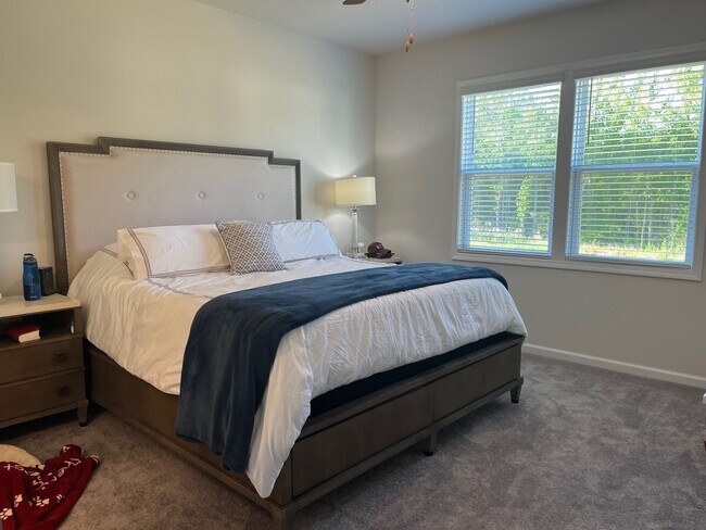 Vista del bosque desde el dormitorio principal - 1978 Ambrose Way