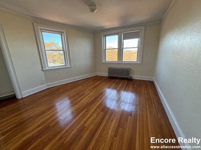 Building Photo - 2045 Commonwealth Ave Unit 47