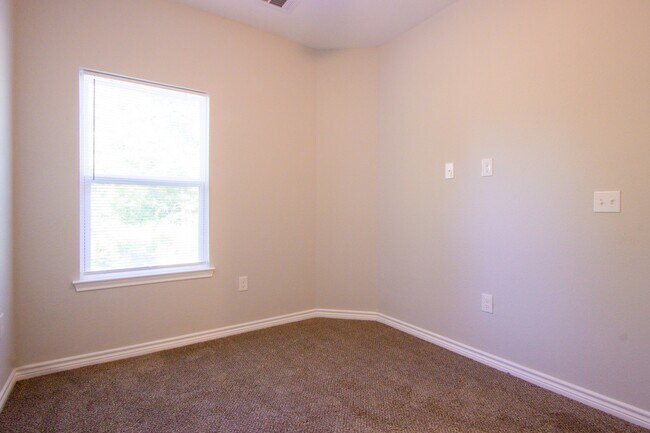 Photo - 15629 Holly Dr