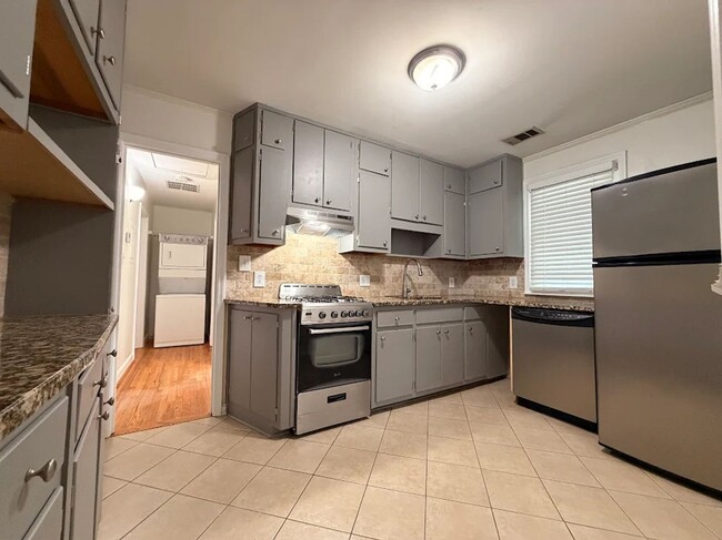 Photo - 383 Deering Rd NW