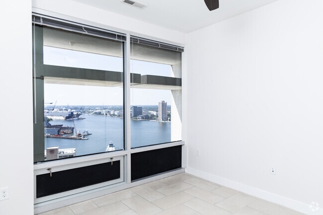 2BR, 2BA - 950SF - Bedroom